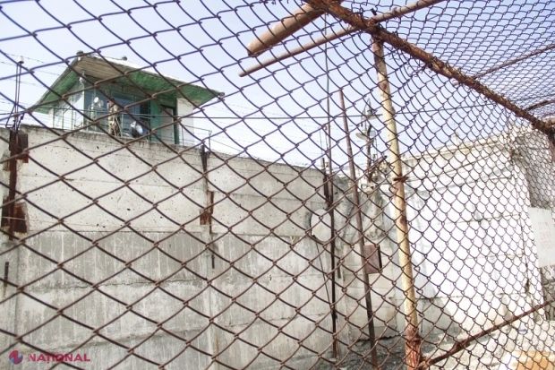 Un minor de 17 ani din raionul Hânceşti va sta următorii 11 ani după gratii, fiind condamnat pentru cinci capete de acuzare.