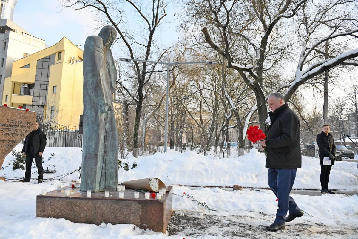 Додон: Преступления, подобные Холокосту, не должны больше повториться