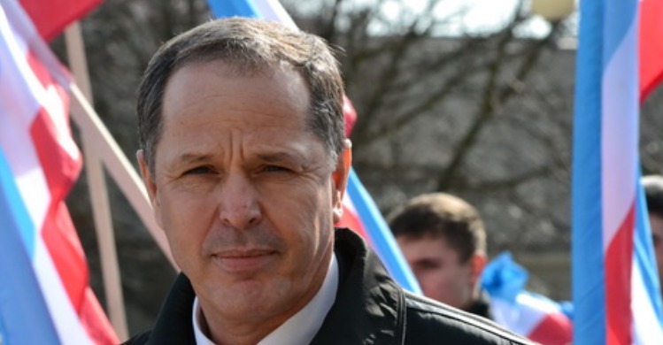 Formuzal împreună cu familia este stabilit cu traiul în Germania.