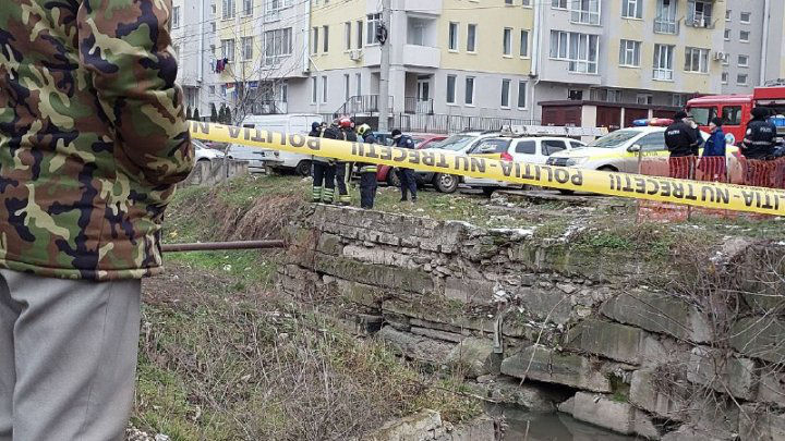 В Кишиневе в реке нашли тело мужчины.