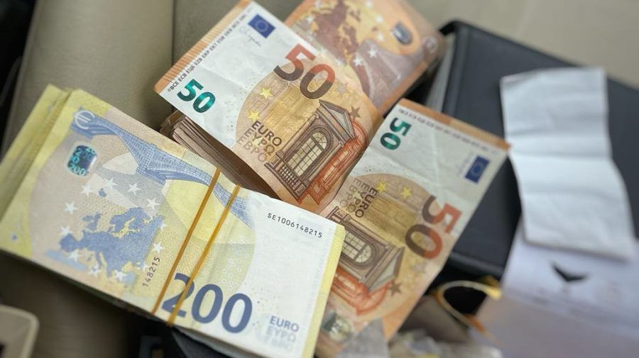 На таможне в Леушенах у гражданина Румынии изъяли 40,5 тысяч евро.