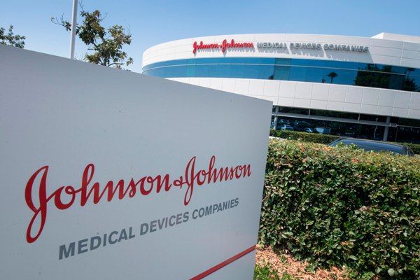 Johnson &amp; Johnson начнет испытания вакцины от коронавируса на людях в июле.