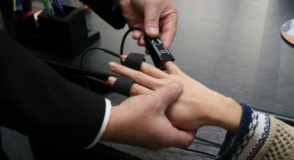 În Moldova există două poligrafe şi trei poligrafologi.