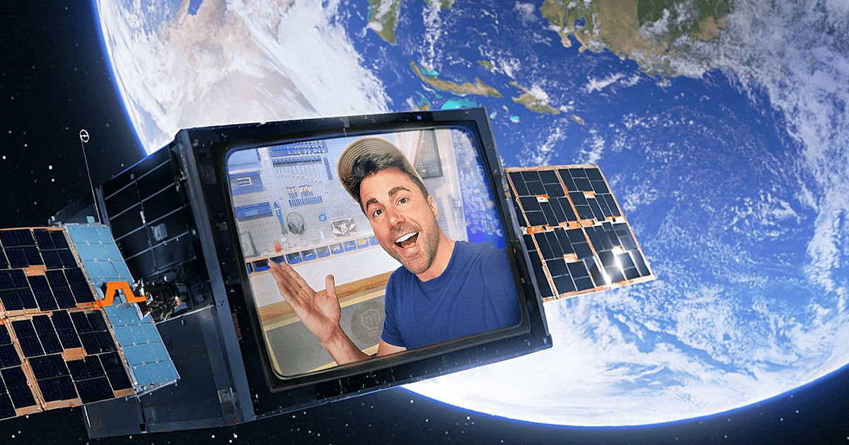 Бывший инженер NASA запустил сервис для создания селфи из космоса.
