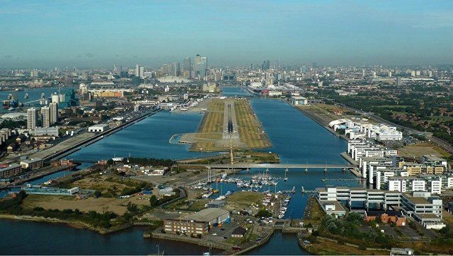 В Великобритании закрыли аэропорт из-за найденной в Темзе бомбы. Фото: Frans Zwart