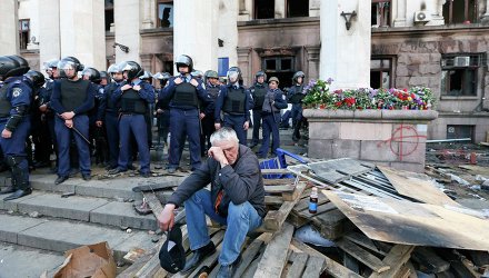 Жертвами произошедших в пятницу в Одессе беспорядков, и в частности пожара в Доме профсоюзов, где укрывались активисты "антимайдана", стали свыше 40 человек, более 200 пострадали.