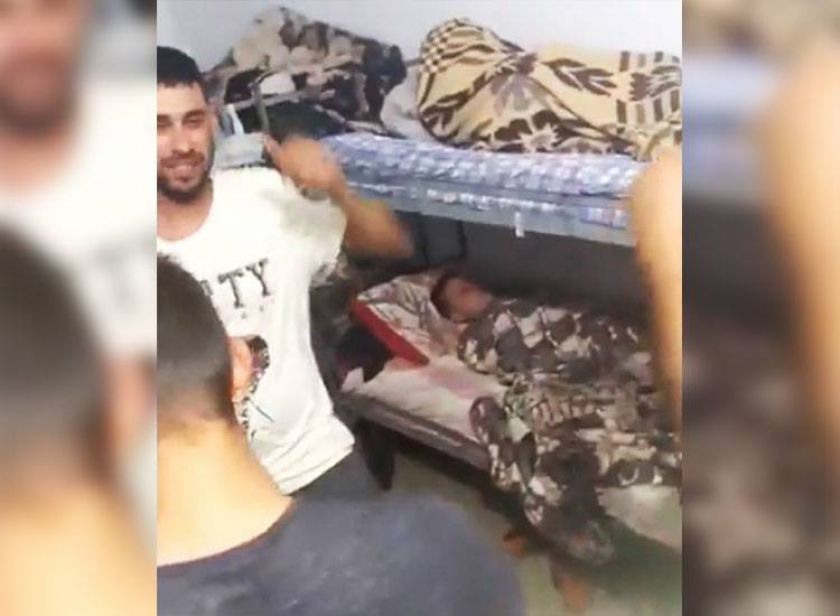 Petrecere în celulă, transmisă live pe internet de . Foto: Captură video