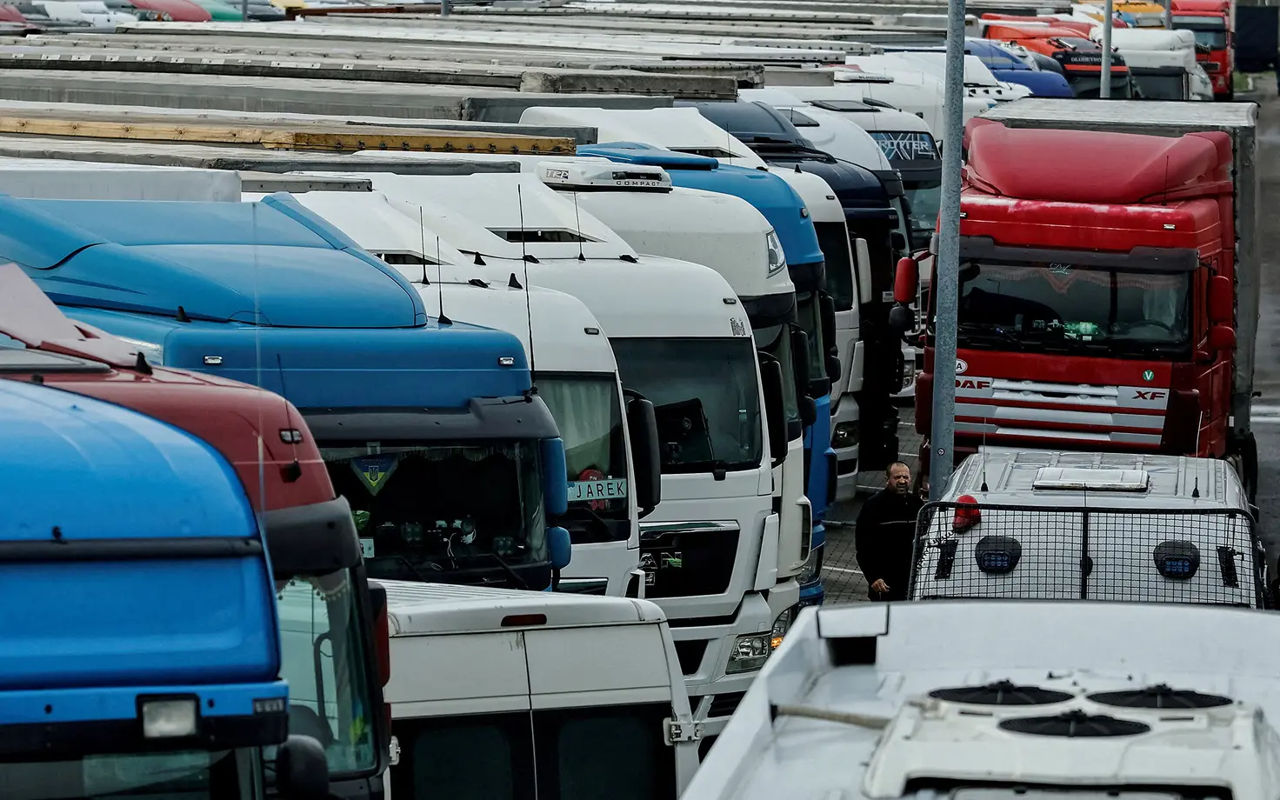Польша ужесточит контроль грузовиков на границе с Украиной.