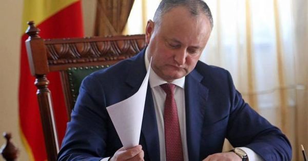 Încă un val de distincţii. De la Dodon pentru Bătrâncea. Foto: facebook.com