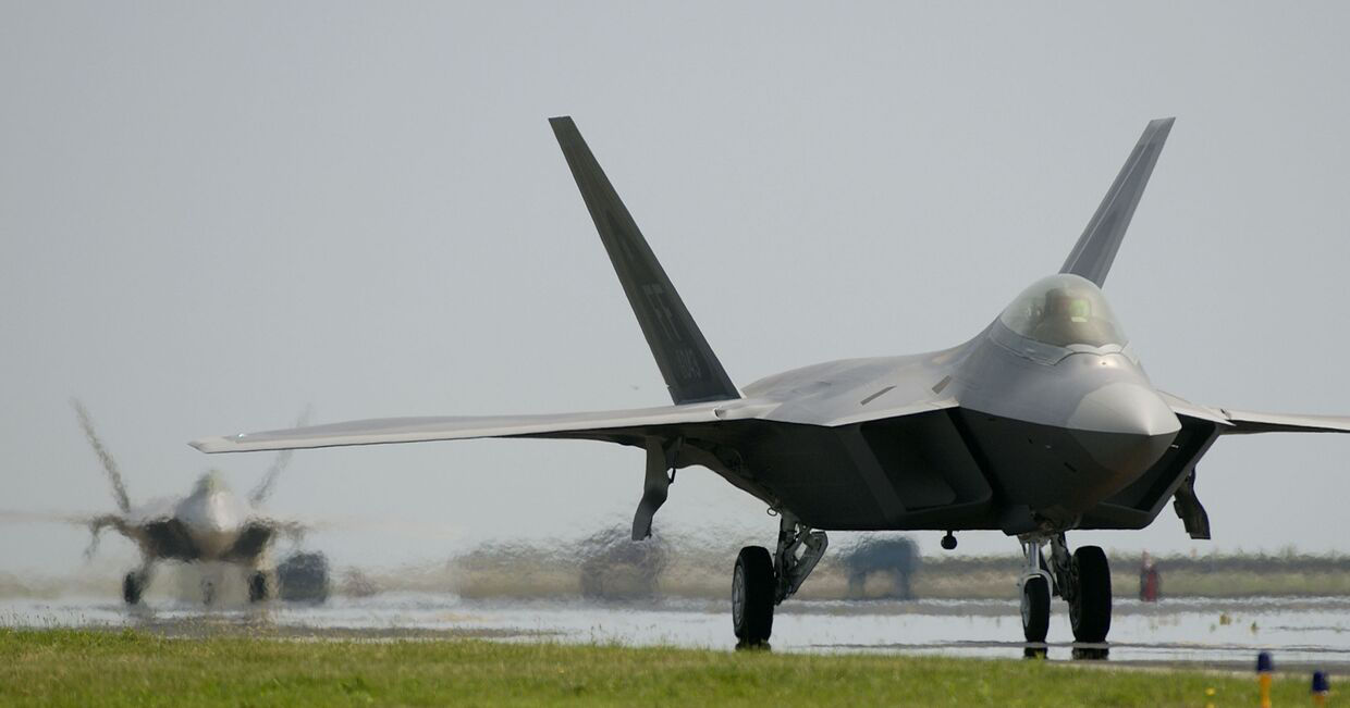 США разместили в Польше 12 истребителей F-22 Raptor.
