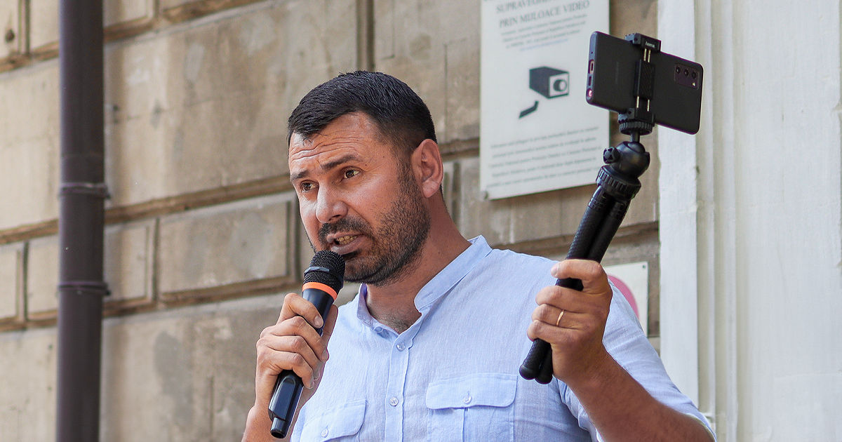 Costiuc: Vom continua să facem live-uri, dar nu din Parlament.