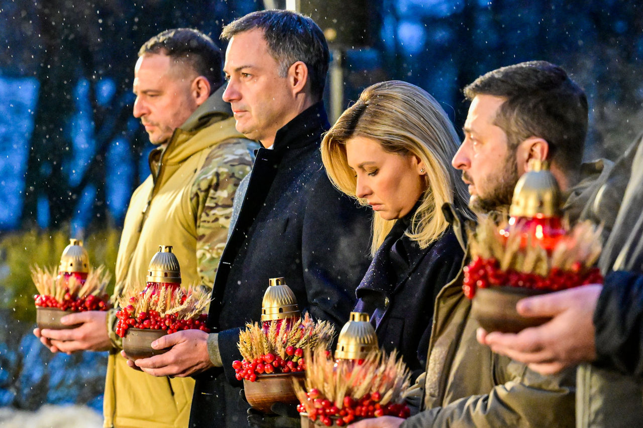 В Киеве прошла траурная церемония в память миллионов жертв Голодомора. 