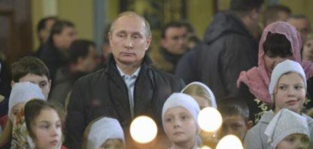Putin, din nou singur, la slujba de Crăciun pe stil vechi. Foto: agerpres.ro
