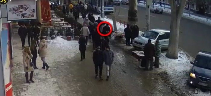 Individul care a furat și-a recunoscut fapta. El s-a dovedit a fi în vârstă de 31 ani, recent eliberat din detenţie, unde şi-a ispăşit pedeapsa pentru fapte similare.