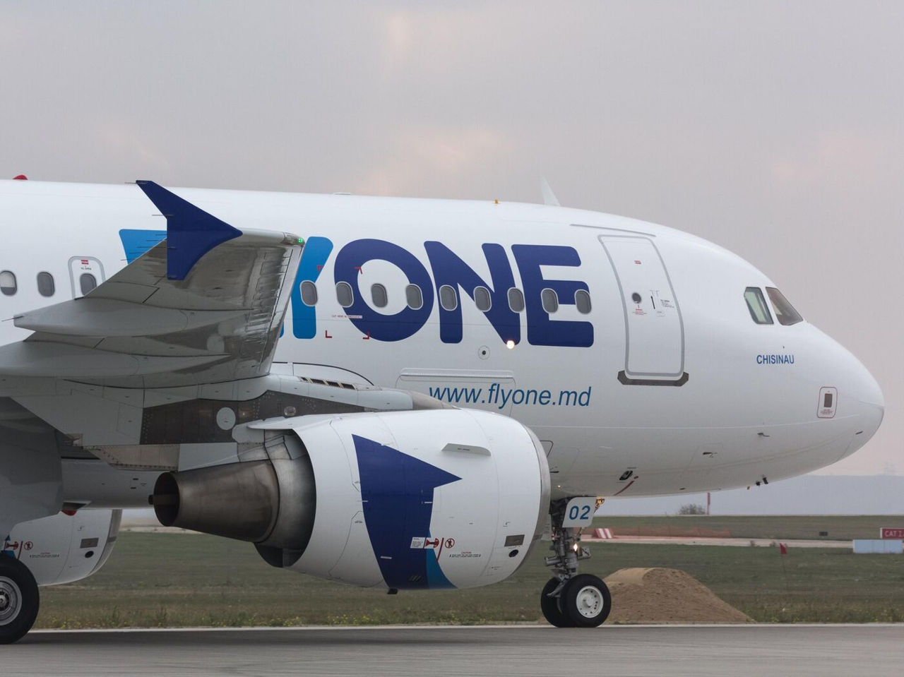 Граждане Молдовы застряли в Тбилиси после отмены рейса FlyOne