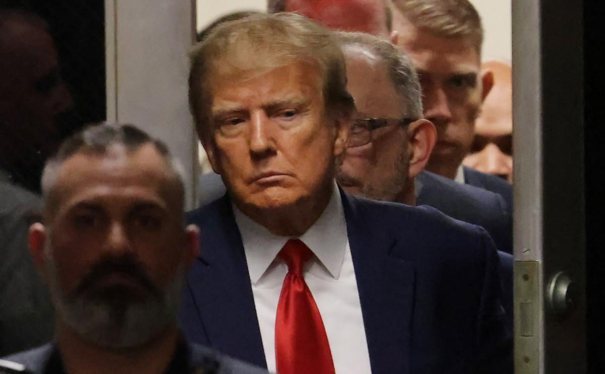 Дональду Трампу предписали добровольно явиться в тюрьму.