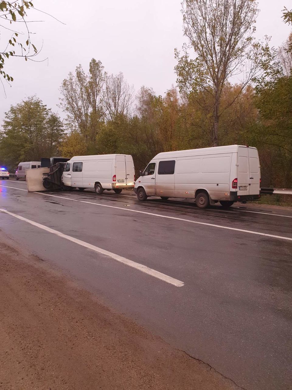 В Рышканах микроавтобус попал в ДТП: 3 пострадавших.