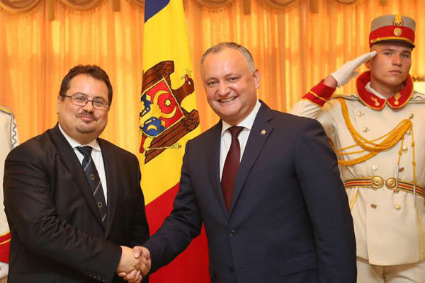 Noul ambasador al UE i-a prezentat lui Dodon scrisori de acreditare