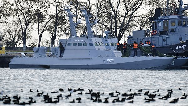25 ноября корабли с 22 моряками и двумя сотрудниками СБУ были задержаны.