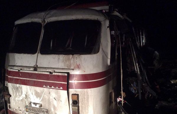 Cel puţin patru civili şi-au pierdut viaţa, iar alţi şase au fost răniţi în explozia unui autobuz. Foto: evz.ro