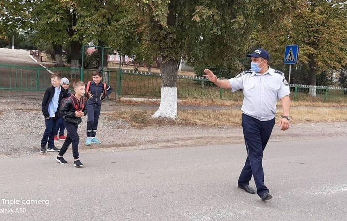 Полицейские усилили контроль на дорогах вблизи школ и детских садов.