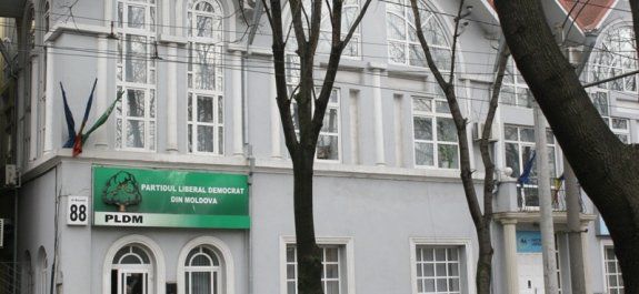 „În Moldova politica e literalmente de rahat”,