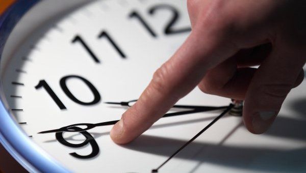 Летнее время, на которое перешли в 3.00 по местному времени 27 марта 2016 года, продолжится в течение всего года.