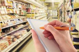 Produse expirate, comercializate de un agent economic din Ceadîr Lunga. Foto: glasul-hd.ro