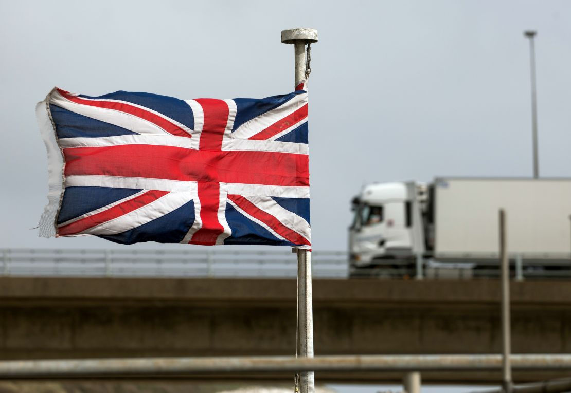 Британия снова откладывает запуск системы контроля на границе с ЕС после Brexit.