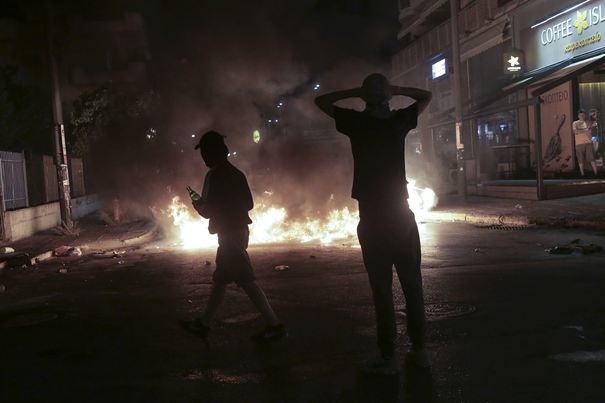 Violenţe la Atena şi Salonic: Confruntări între studenţi şi poliţie