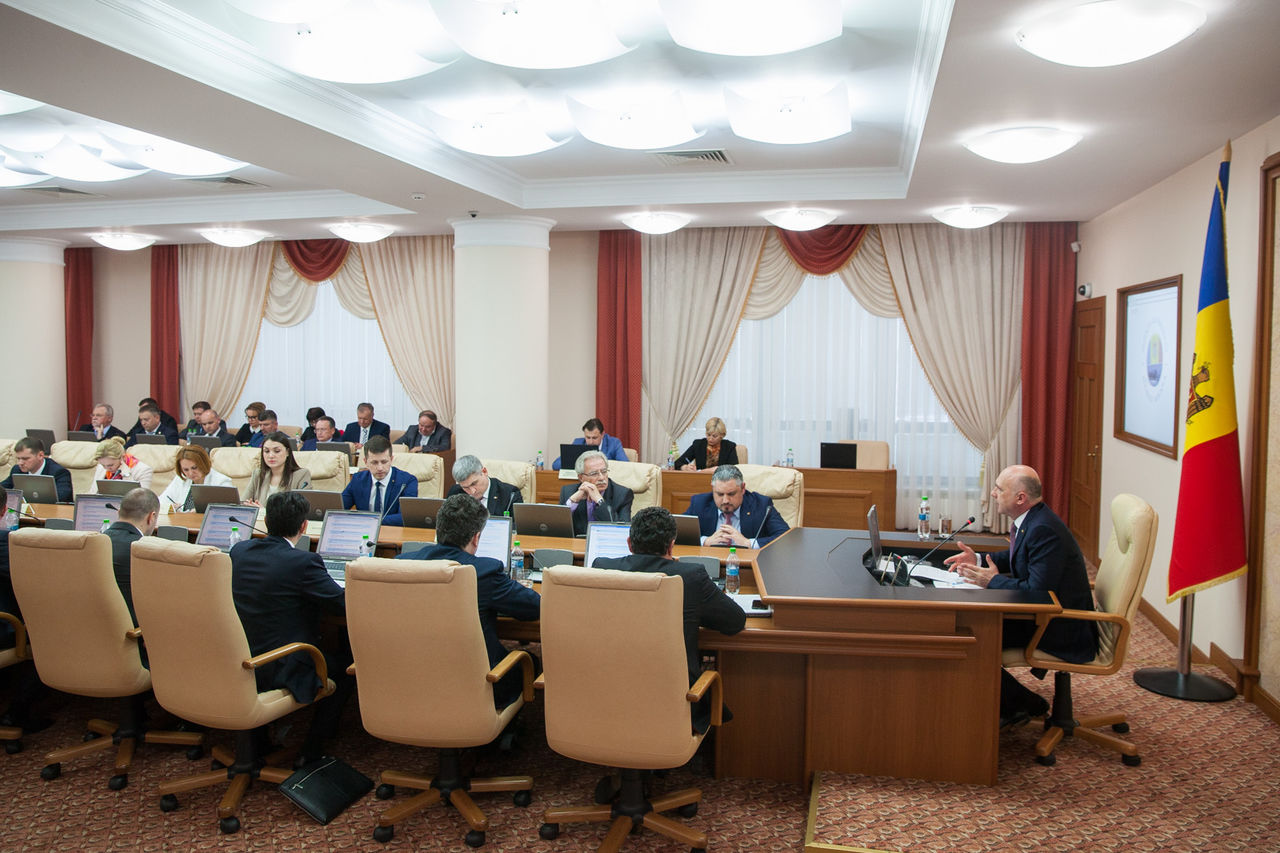 Premierul a mulțumit autorităților pentru eforturile care au contribuit la alocarea unei noi tranșe din împrumutul FMI. 