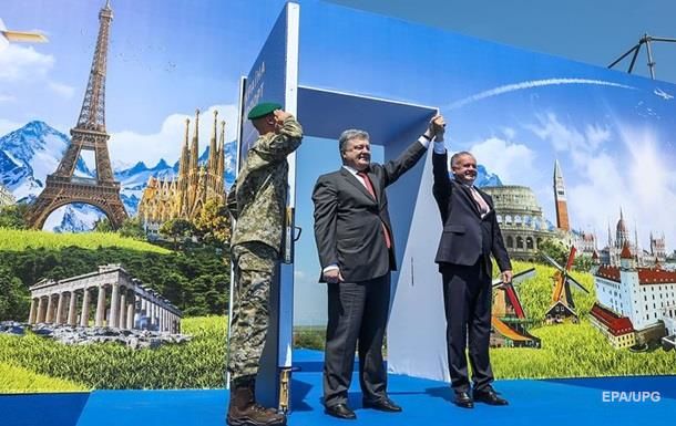 Президент Петр Порошенко заявил, что с введением безвизового режима с ЕС каждый украинец имеет возможность выпить "фантастическое кофе в Братиславе".
