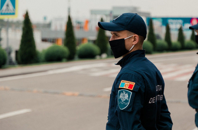 Растет количество людей, пересекающих государственную границу.