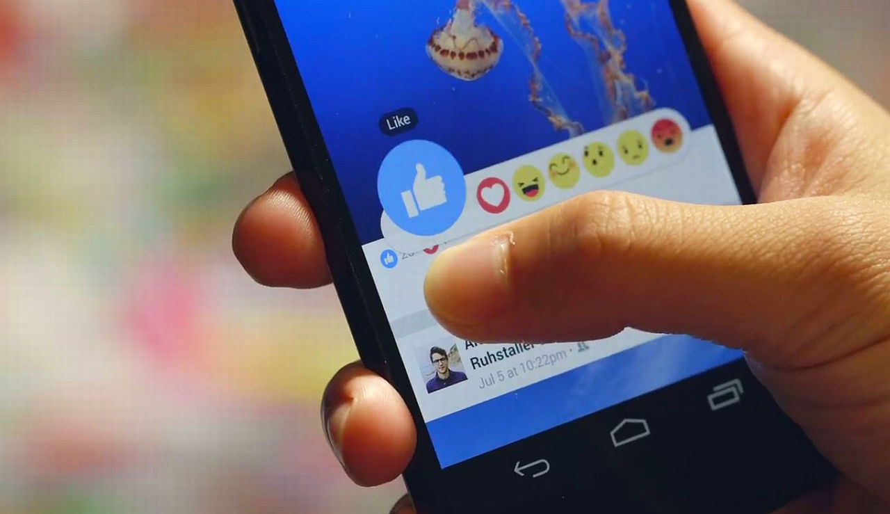  Pozele de pe Facebook ar putea zâmbi când vor primi like-uri. Foto: GreatNews.ro