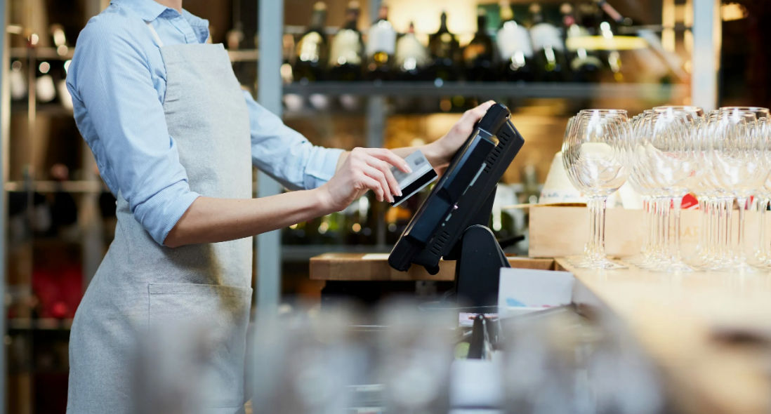 HoReCa и агентства недвижимости обязаны подключить кассовое оборудование к SIA MEV.