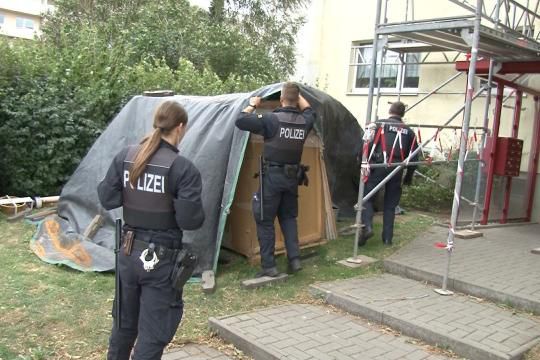 В Германии неизвестный напал на прохожих с ножом.