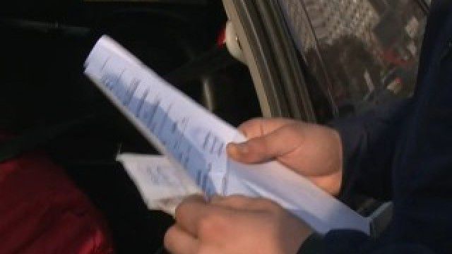 Șoferii au fost penalizați pentru nereguli de către agenţii de circulaţie din cadrul INP. Foto: canal3.md