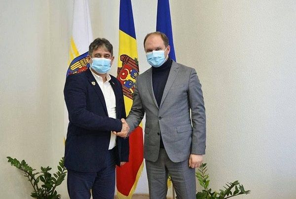 Ион Чебан встретился с мэром Алба-Юлии Габриэлем Плешу.
