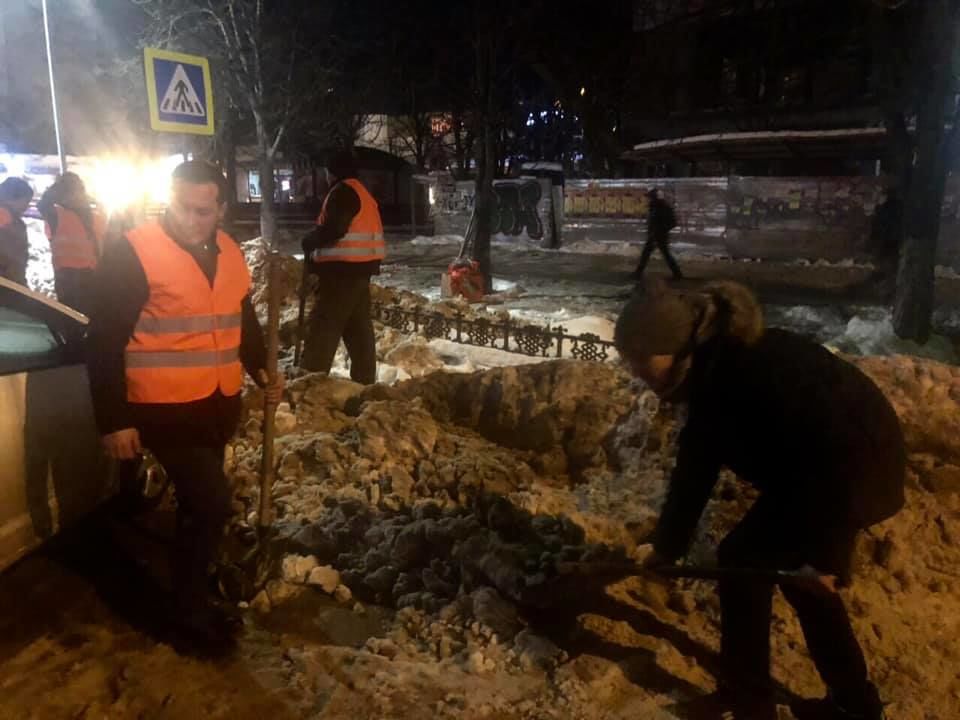 По данным примэрии, таким образом Кодряну собирается привлечь внимание водителей, которые паркуются неправильно.