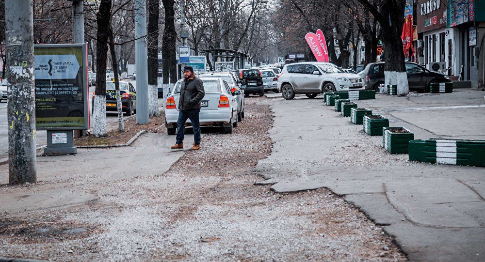 Эксперт подчеркивает: ремонт улиц в столице становится перманентным стрессом, как для пешеходов, так и для водителей.