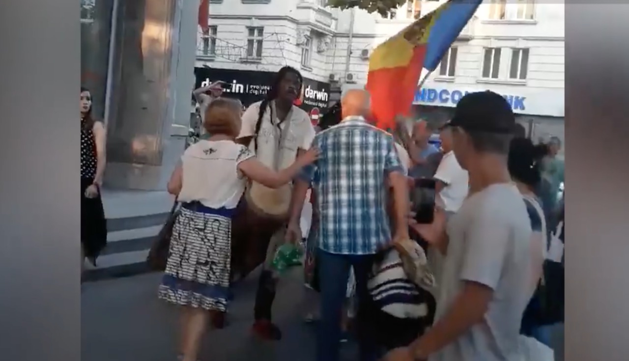 Нэстасе и Санду назвали нападение протестующих на музыкантов провокацией.