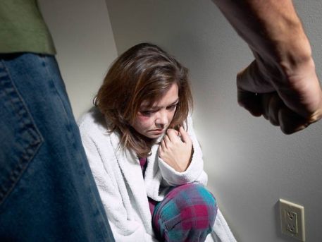 Suspecţii au plecat cu mâna goală, pentru că nu au găsit nimic de preţ în casa pe care s-au pornit s-o jefuiască. Foto: romanialibera.ro