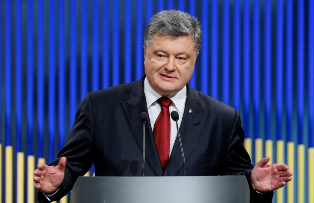 Петру Порошенко пранкер представился главой Киргизии Алмазбеком Атамбаевым.