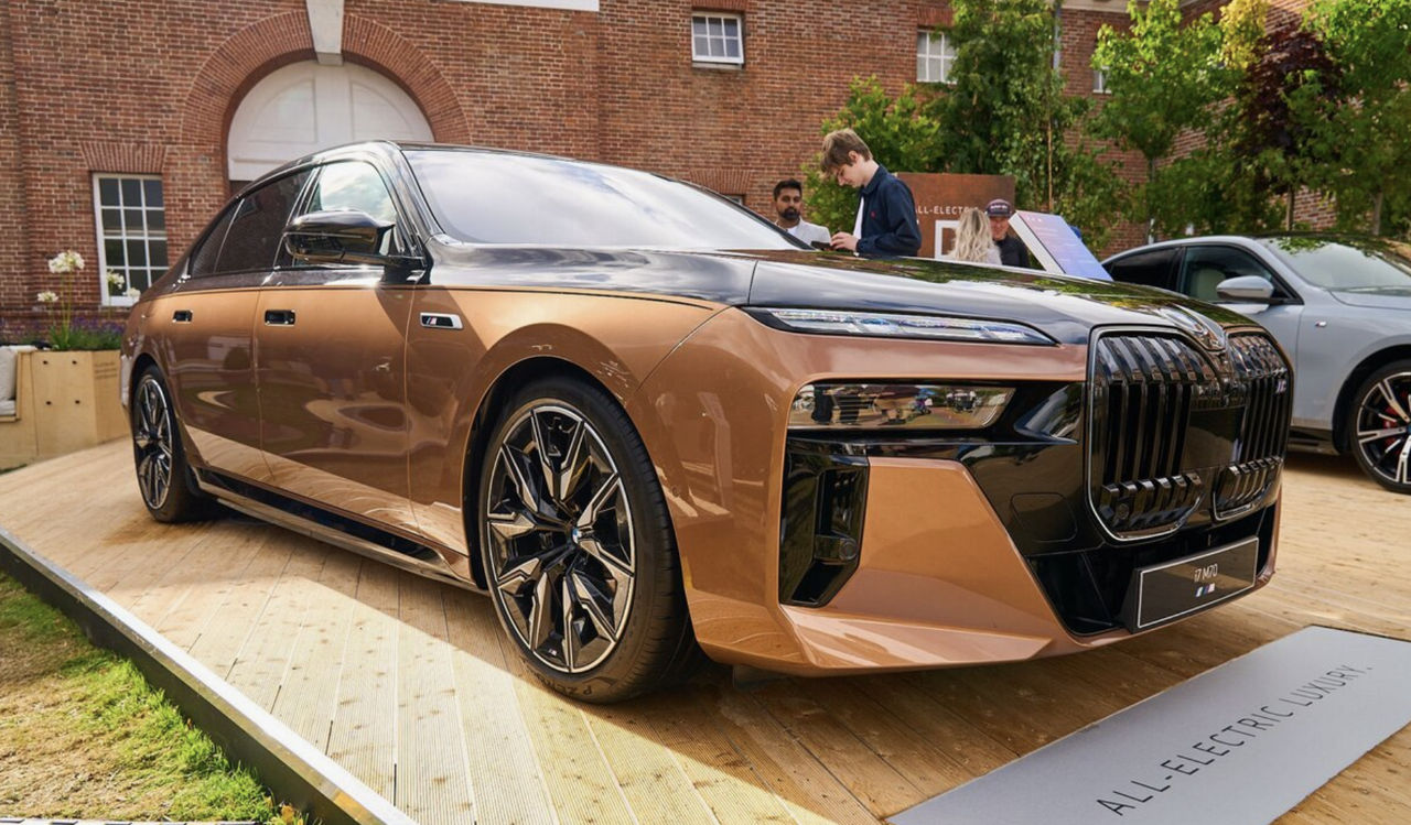 Назван лучший роскошный электромобиль в мире.