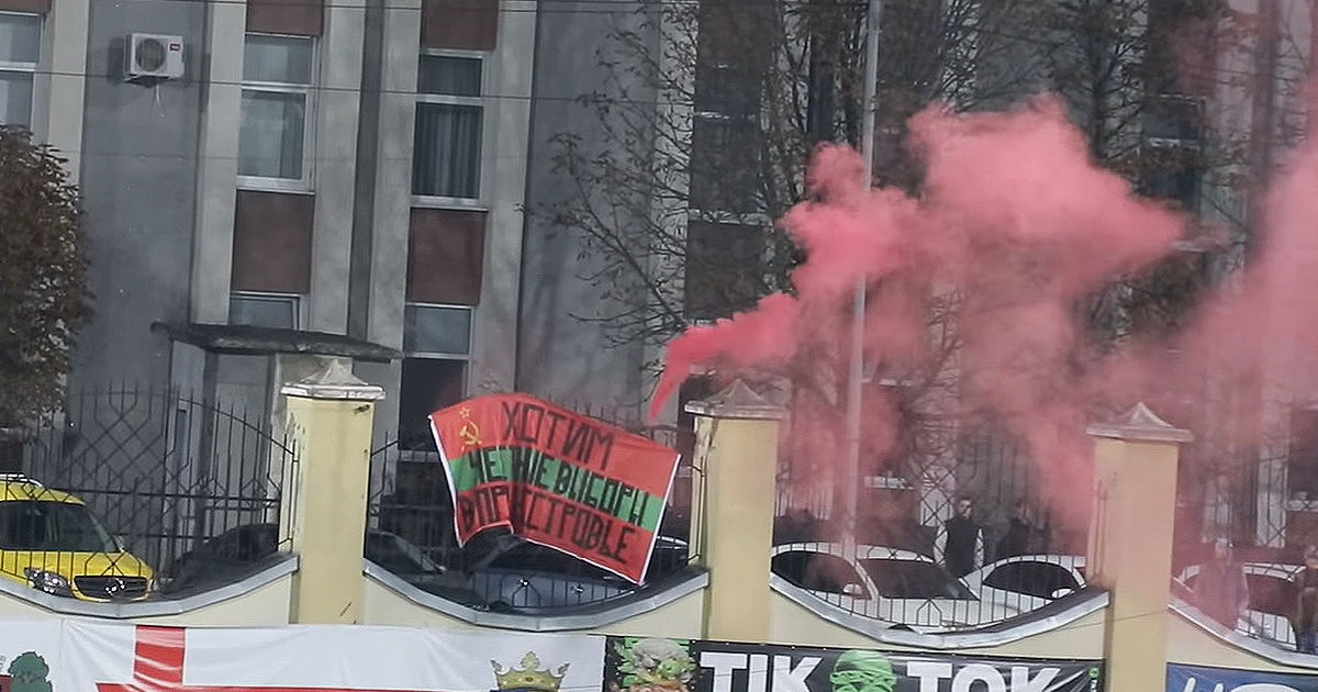 La meciul dintre Milsami și Sheriff suporterii au cerut alegeri corecte în Transnistria.