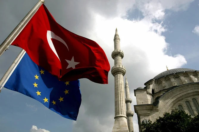 Европарламент призвал ЕС и Турцию вывести из тупика их отношения.