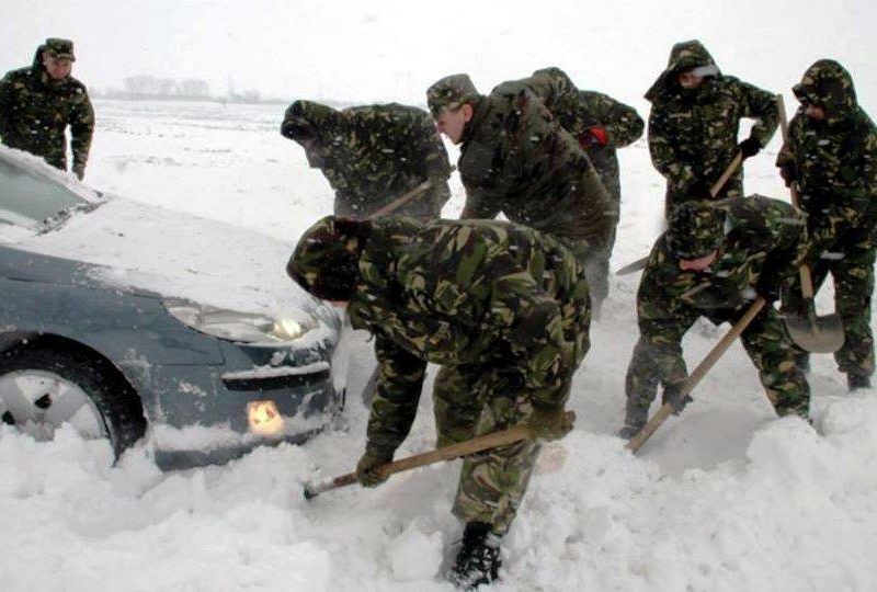 Armata Naţională intervine în zonele afectate de ninsori. Foto simbol:voceabiz.ro