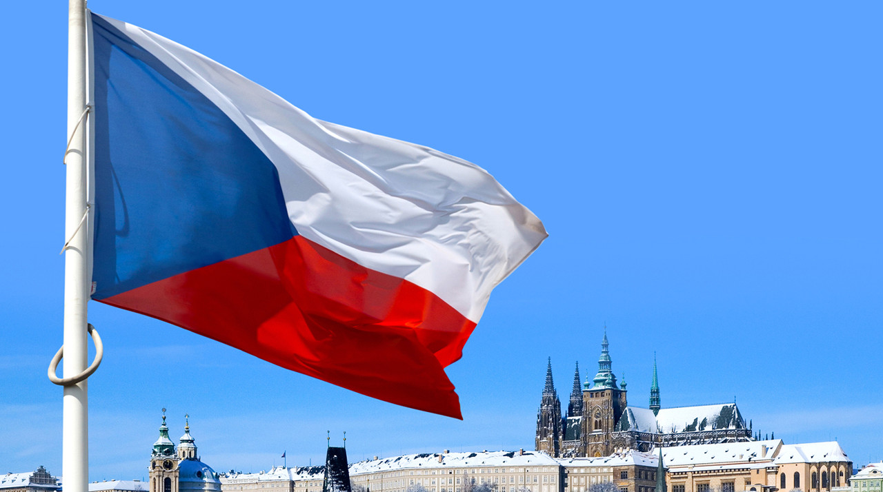 Чехия приостанавливает выдачу виз россиянам.