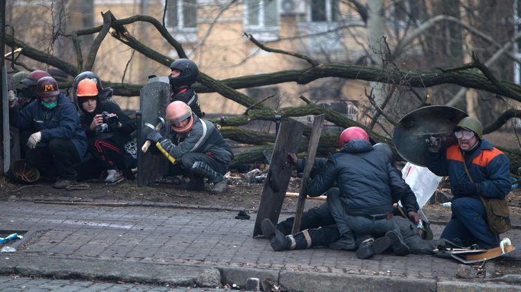 В Киеве вспоминают жертв расстрела на Майдане.