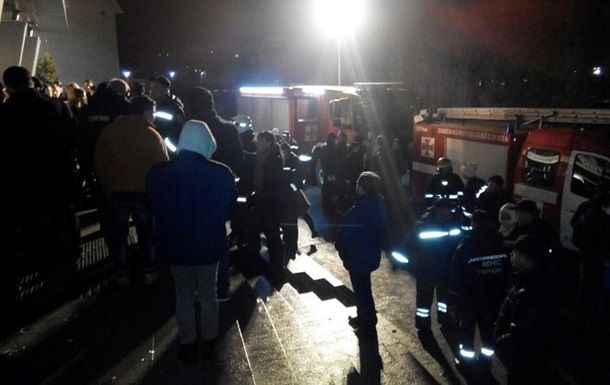 Причина возникновения пожара устанавливается.